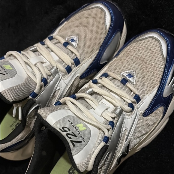 New Balance 725 Sneakers in Silver and Blue - Picture 7 of 9